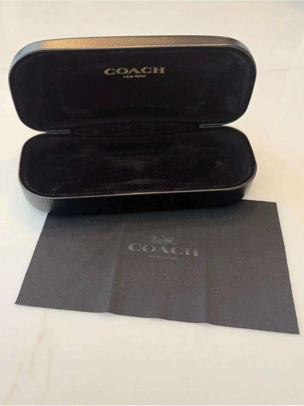 Coach New York Hard Shell Eyeglasses/Sunglasses Case with Cleaning Cloth – Black